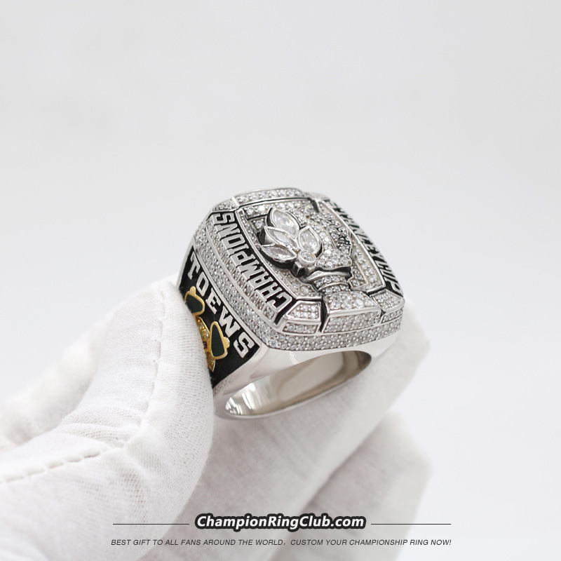 2010 Chicago Blackhawks Stanley Cup Championship Ring -  www.championshipringclub.com